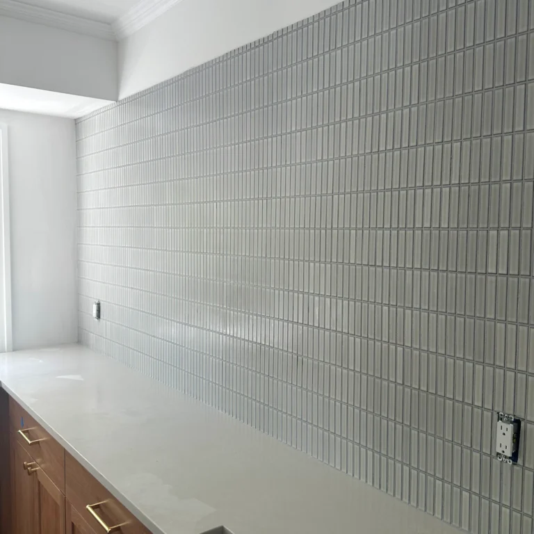 Vertical small tiles in a parallel pattern in the wall.